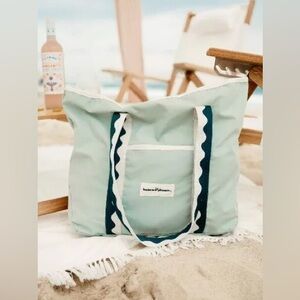 BUSINESS & PLEASURE CO. Cooler Tote Bag in Rivie Green